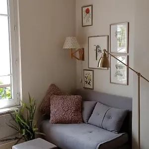 Apartment Authentic House Small, Bright And Calm, Paris